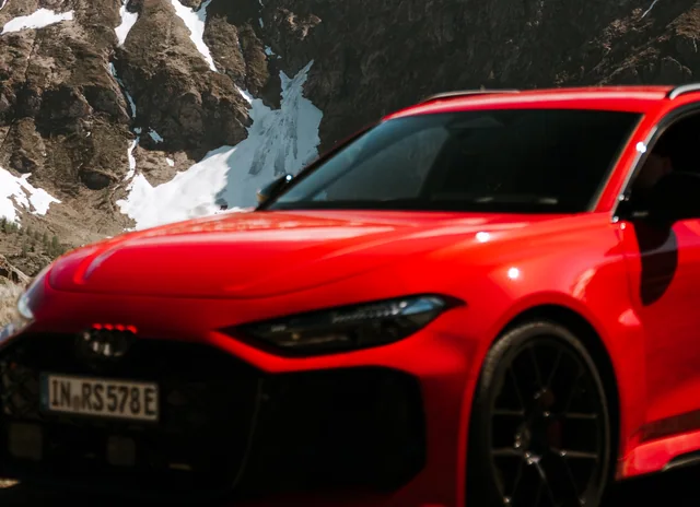 Front eines roten Audi RS