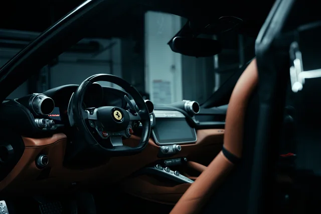 Cockpit des Ferrari GTC4Lusso
