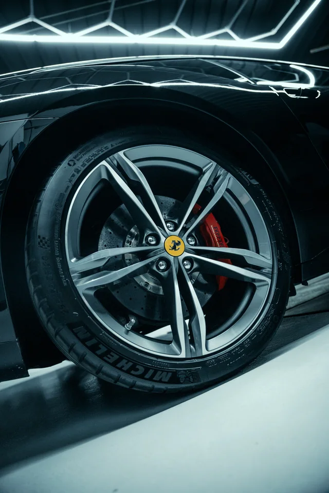 Rad eines Ferrari GTC4Lusso
