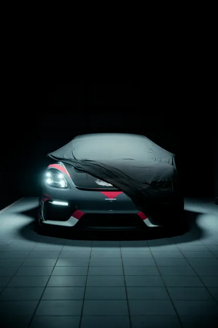 Verhüllter Porsche GT4 RS im Studio